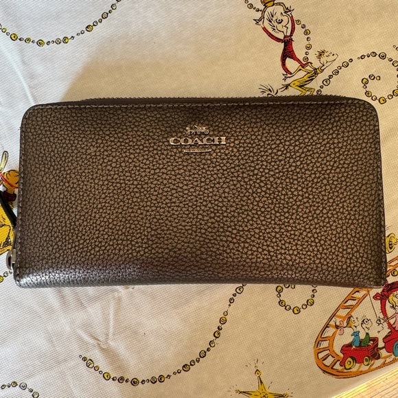 Coach handbag and matching wallet!! 🤩 - Picture 8 of 10